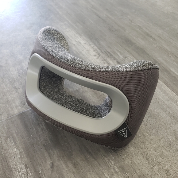 BULLBIRD | Grey Commuter Travel Neck Pillow - Picture 2 of 3